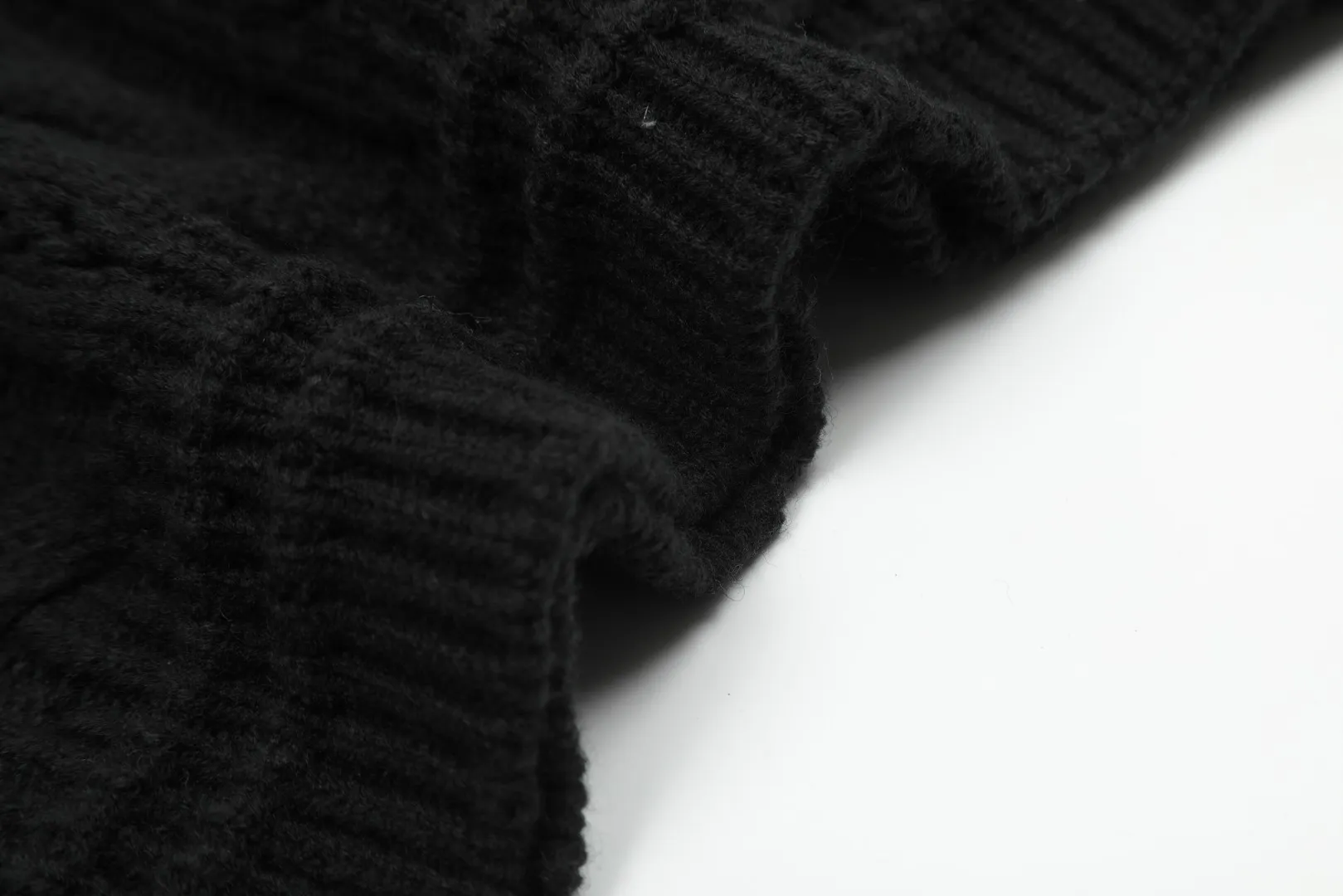 vivienne west wood West Queen Vivian Saturn New Retro "Unisex" Hollow Knitted Sweater Wool Vest 2024 Spring Latest Size: S -M- L Color: Apricot Black